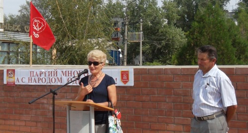 Участники митинга в поселке Иловля выступили в поддержку депутата Госдумы России Николая Паршина. Фото предоставлено "Кавказскому узлу" Сталинградским обкомом КПРФ. Участники митинга в поселке Иловля выступили в поддержку депутата Госдумы России Николая Паршина. Фото предоставлено "Кавказскому узлу" Сталинградским обкомом КПРФ.