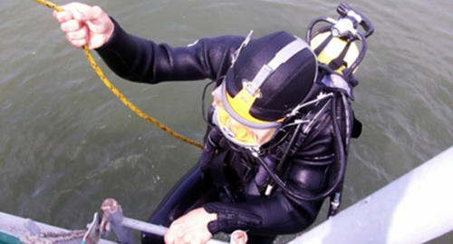 Водолаз. Фото: http://www.news.novorossportal.ru/news/vodolazyi-priostanovili-poisk-rostovskih-dayverov-v-novorossiyske.html Водолаз. Фото: http://www.news.novorossportal.ru/news/vodolazyi-priostanovili-poisk-rostovskih-dayverov-v-novorossiyske.html