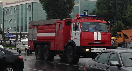 Пожарная машина на улице в Грозном. Фото Магомеда Магомедова для "Кавказского узла" Пожарная машина на улице в Грозном. Фото Магомеда Магомедова для "Кавказского узла"