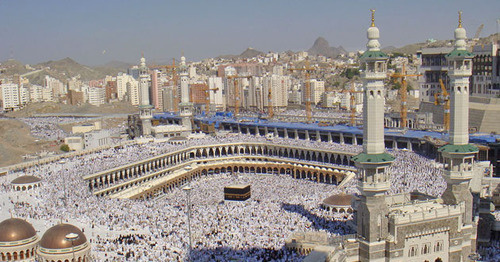 Мечеть аль-Харам и Мекка. Фото: Jazeera English - Al-Haram mosque https://ru.wikipedia.org