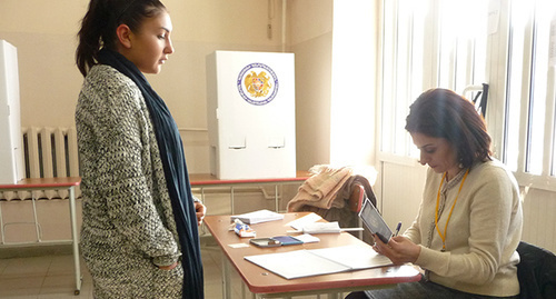 На избирательном участке во время референдума 06.12.2015. Фото Тиграна Петросяна для "Кавказского Узла"