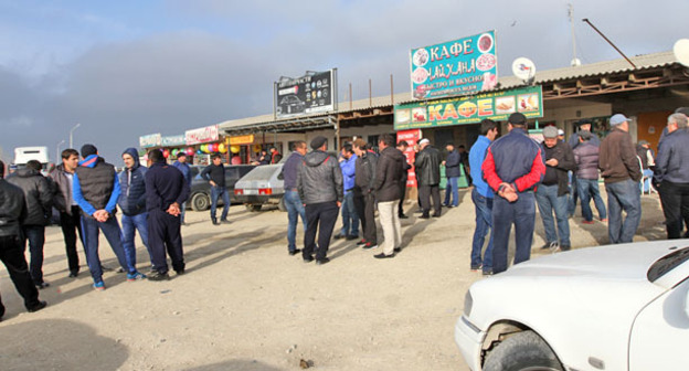 Акция протеста дальнобойщиков в Манасе. Дагестан, 23 ноября 2015 г. Фото Руслана Алибекова для "Кавказского узла"