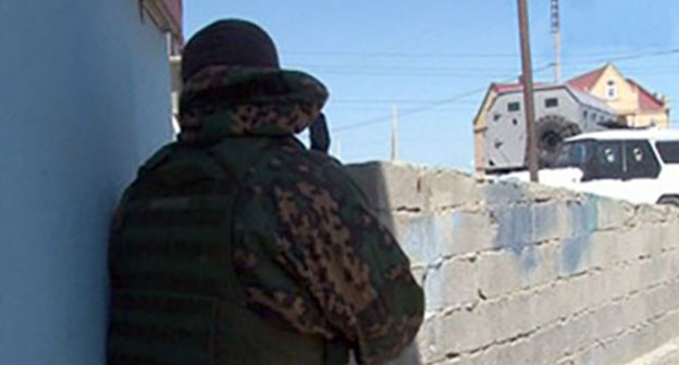 Предствиатель силовых структур во время КТО. Фото: http://afftor.kz/20301-v-odnom-iz-sel-kbr-vveli-rezhim-kto.html