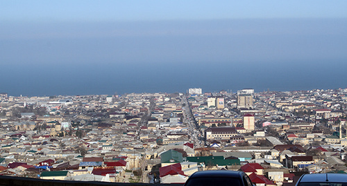 Вид на Дербент с крепостных стен. Фото Патимат Махмудовой для "Кавказского узла"