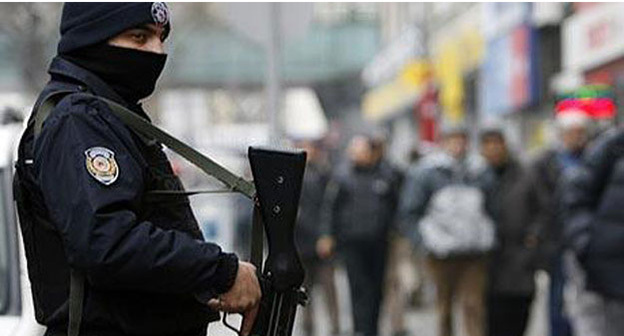 Сотрудник спецслужб Турции. Фото: http://www.ahewar.org/news/s.news.asp?nid=1512041