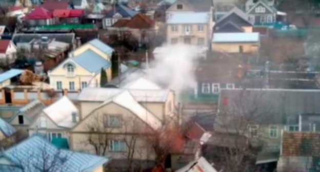 Место проведения спецоперации на улице Циолковского. 15 января 2016 года. Фото: скриншот из видеозаписи очевидца спецоперации, Youtube.com