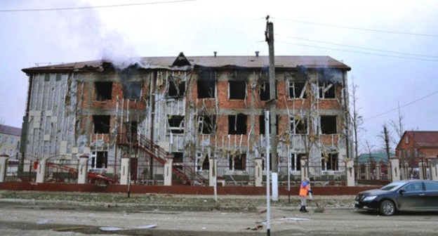 Здание разрушенной во время спецоперации 20 декабря 2014 года школы № 20. Фото: Nac.gov.ru