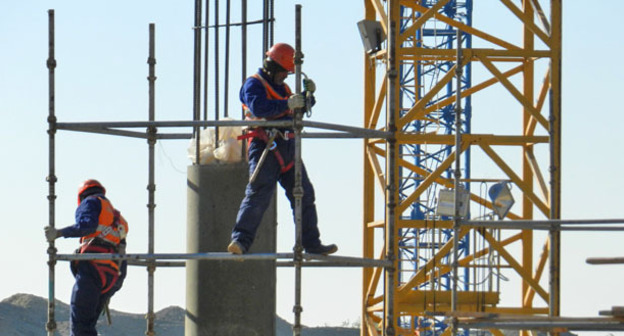 Рабочие на стройплощадке "Волгоград-Арены". Фото Татьяны Филимоновой для "Кавказского узла"