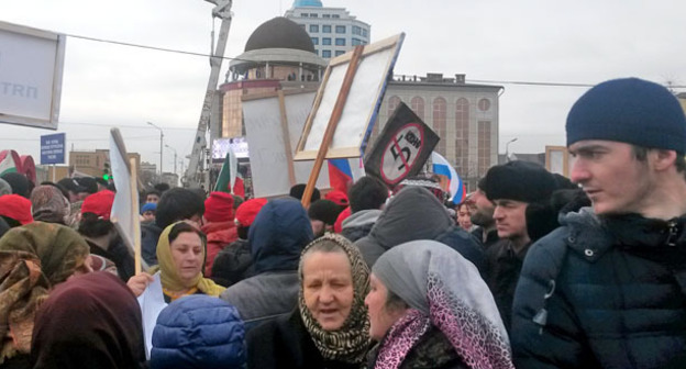 Участники митинга в поддержку Кадырова. Грозный, 22 января 2016 г. Фото Николая Петрова для "Кавказского узла"