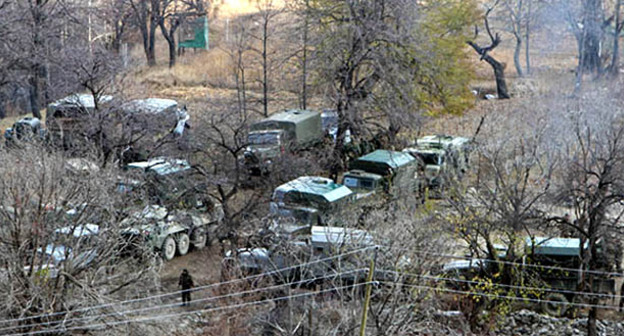 Спецоперация в селе Балахани Унцукульского района Дагестана. Фото Руслана Алибекова http://chernovik.net/