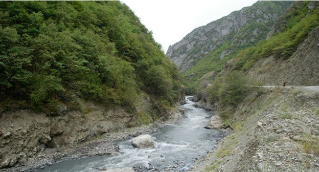 Река Аргун, Чечня. Фото: http://lidernews.com/news/v-chechne-otkryli-most-cherez-reku-argun.html