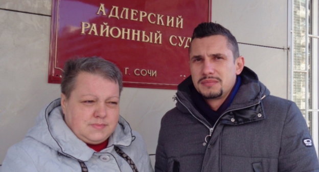 Потерпевшая Ирина Пидболячная и ее адвокат Денис Плужной. 4 февраля 2016 года. Фото Светланы Кравченко для "Кавказского узла"