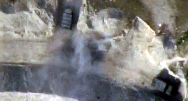 Момент обстрела позиций противника артиллерией Азербайджана. Фото: скриншот видеозаписи, Mod.gov.az