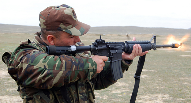 Солдат на огневой позиции. Фото: http://1news.az/news/page1194/