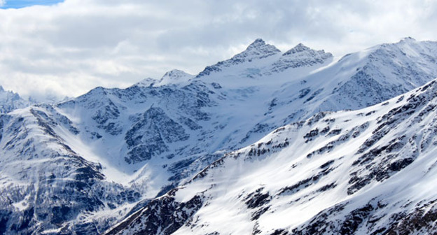 Вид с Эльбруса на Кавказский хребет. Фото Анны Черныш для "Кавказского узла".