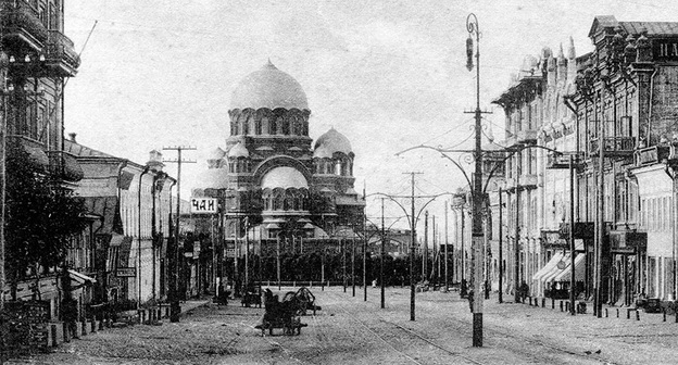 Храм Александра Невского был взорван большевиками в марте 1932 года, его настоятели были расстреляны. Фото: http://sobor-aleksandra-nevskogo.ru/wp-content/uploads/2014/02/old-sobor2.jpg