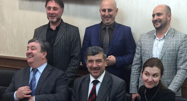 Адвокат Алауди Мусаев (слева во втором ряду) в зале суда. Ставропольский край, 15 февраля 2016 г. Фото: Фатима Алиева