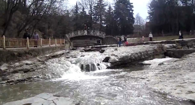 Пешеходный мост в Кисловодске. Кадр из видео Веры Красновой https://www.youtube.com/watch?v=titeJtEIlUM 