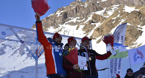 Участники чемпионат России по горнолыжному спорту в Приэльбрусе. Фото: http://kbrria.ru/sport/chempionat-rossii-po-gornolyzhnomu-sportu-otkrylsya-v-prielbruse-12317 Участники чемпионат России по горнолыжному спорту в Приэльбрусе. Фото: http://kbrria.ru/sport/chempionat-rossii-po-gornolyzhnomu-sportu-otkrylsya-v-prielbruse-12317