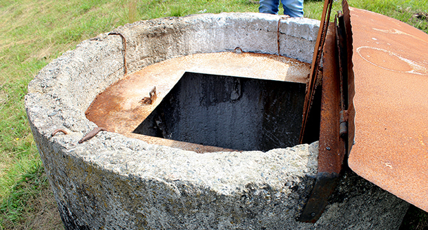 Резервуар, в который собирается вода для обеззараживания, на окраине Алагира. Фото Эммы Марзоевой для "Кавказского узла"