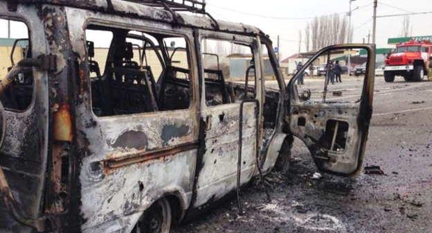 На месте теракта на посту ГИБДД около села Джемикент Дербентского района. 15 февраля 2016 г. Фото http://nac.gov.ru/