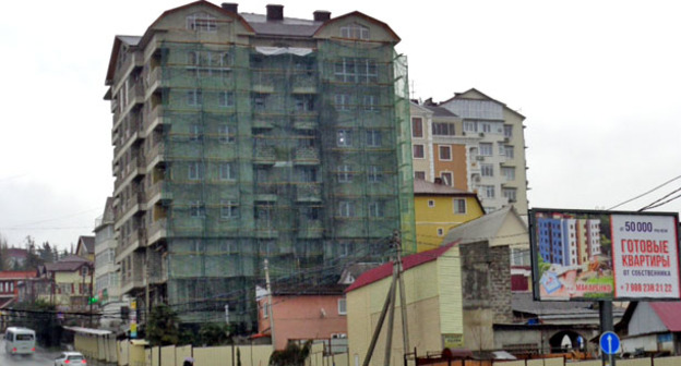 Строящийся многоквартирный дом. Сочи, 25 февраля 2016 г. Фото Светланы Кравченко для "Кавказского узла"