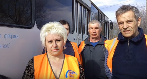 Сотрудники муниципального предприятия "Метроэлектротранс". Фото: скриншот видеообращения, YouTube.com