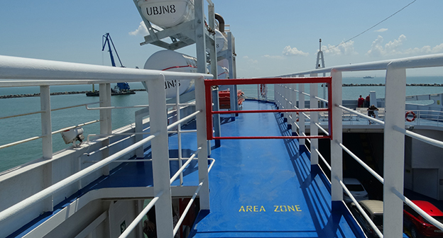 На борту парома. Фото Нины Тумановой для "Кавказского узла"