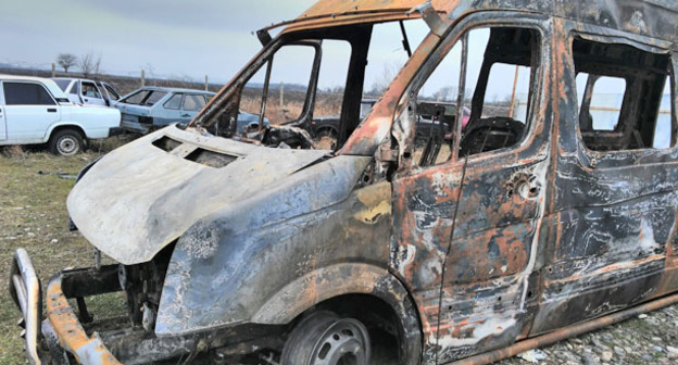 Сгоревший микроавтобус Сводной мобильной группы правозащитников. 10 марта 2016 г. Фото предоставлено Джамбулатом Оздоевым, уполномоченным по правам человека в республике Ингушетия
