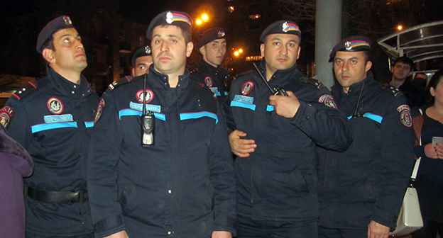 Полицейские Еревана. Фото Тиграна Петросяна для "Кавказского узла"