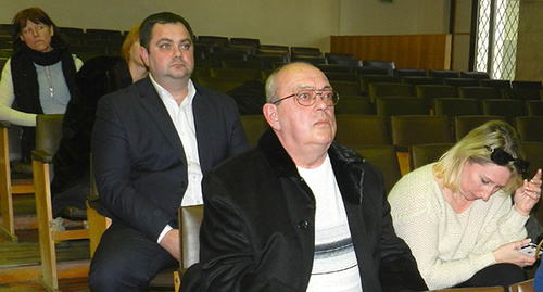 Слушатели на заседании суда по рассмотрению апелляционной жалобы жильцов коттеджей на решение суда об их сносе. Волгоград 16 марта 2016 года. Фото Татьяны Филимоновой для "Кавказского узла" Слушатели на заседании суда по рассмотрению апелляционной жалобы жильцов коттеджей на решение суда об их сносе. Волгоград 16 марта 2016 года. Фото Татьяны Филимоновой для "Кавказского узла"