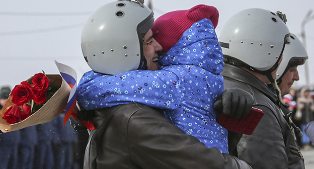 Прибытие экипажей Су-24М из Сирии на аэродром ЦВО. Фото: http://mil.ru