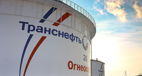 Нефтехранилище компании "Транснефть". Фото: http://pronedra.ru/oil/2015/02/18/v-rf-poyavitsya-novyj-sort-nefti/?utm_medium=referral&utm_source=marketgid&utm_campaign=pronedra.ru&utm_term=135439&utm_content=3362911 Нефтехранилище компании "Транснефть". Фото: http://pronedra.ru/oil/2015/02/18/v-rf-poyavitsya-novyj-sort-nefti/?utm_medium=referral&utm_source=marketgid&utm_campaign=pronedra.ru&utm_term=135439&utm_content=3362911