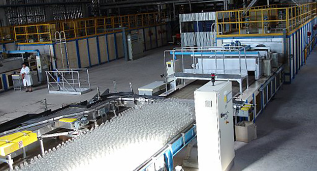 Производственный цех завода Glass World Company в Армении. фото: http://www.gwc.am/Production/index.html