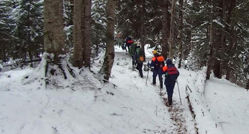Поиски сноубордиста. Фото:  ЮРПСО, http://www.yugopolis.ru/news/poiski-propavshego-v-gorah-sochi-snoubordista-poka-ne-uvenchalis-uspehom-90367