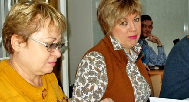 Екатерина Лукьяненко (слева) и адвокат Елена Бурлина. Фото Елены Гребенюк для "Кавказского узла"