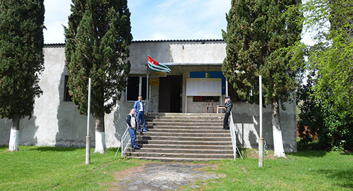 Избирательный участок в Абхазии. Фото: © Sputnik. Наала Авидзба, http://sputnik-abkhazia.ru/Abkhazia/20160403/1017781274.html Избирательный участок в Абхазии. Фото: © Sputnik. Наала Авидзба, http://sputnik-abkhazia.ru/Abkhazia/20160403/1017781274.html