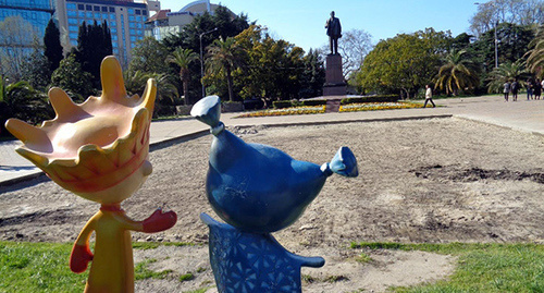 Работы в охранной зоне памятника Ленину в Сочи. Фото Светланы Кравченко для "Кавказского зула"