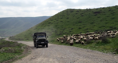 По дороге в село Талыш. Мартакертский район Нагорного Карабаха. 6 апреля 2016 г. Фото Алвард Григорян для "Кавказского узла"