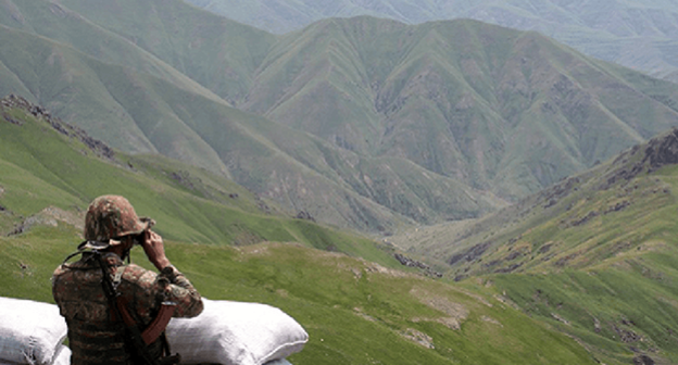 Солдат армии НКР.  Фото: razm.info, http://www.sputnikarmenia.ru/karabah/20160411/2923684.html