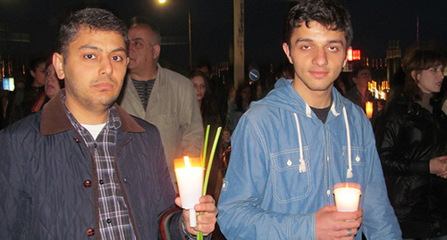 Участники акции в память погибших в Нагорном Карабахе солдат и офицеров 10 апреля 2016 г. Фото Тиграна Петросяна для "Кавказского узла"