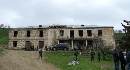 Административное здание села Талыш Мартакертского района Нагорного Карабаха после обстрела. 6 апреля 2016 года. фото Алвард Григорян для "Кавказского узла" Административное здание села Талыш Мартакертского района Нагорного Карабаха после обстрела. 6 апреля 2016 года. фото Алвард Григорян для "Кавказского узла"