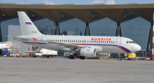 Самолёт авиакомпании «Россия» Фото: https://www.pulkovoairport.ru/about/news/2015/2392/ Самолёт авиакомпании «Россия» Фото: https://www.pulkovoairport.ru/about/news/2015/2392/