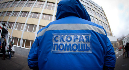 Сотрудник скорой помощи. Фото: http://hospitalization-md.ru/скорая-помощь-правила-вызова