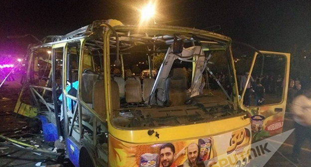 Последствия врзыва в автоубсе, Ереван. Фото: http://www.sputnikarmenia.ru/photo/20160425/3160776.html