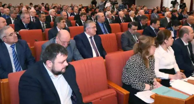 Заседание парламента Дагестана. Фото www.riadagestan.ru