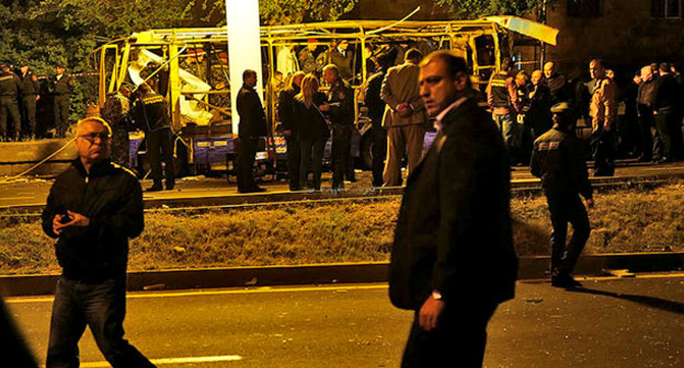 В Ереване на улице Алабяна взорвался автобус. 25 апреля 2016 г. Фото: © PAN Photo / Vahan Stepanyan