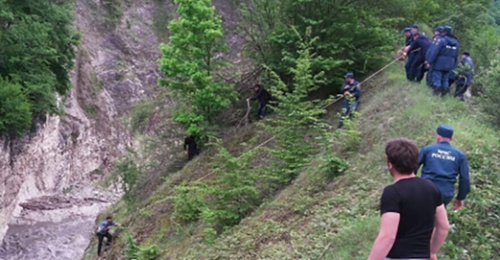 Поиски Адлана Вараева. Фото: http://95.mchs.gov.ru/pressroom/news/item/3640715/ Поиски Адлана Вараева. Фото: http://95.mchs.gov.ru/pressroom/news/item/3640715/