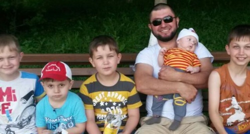 Тимур Темиров с детьми. Фото предоставлено родственниками Тимур Темиров с детьми. Фото предоставлено родственниками