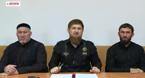Рамзан Кадыров на встрече с жителями Кенхи. 6 мая 2016 года. Скриншот из сюжета "Грозный-ТВ"